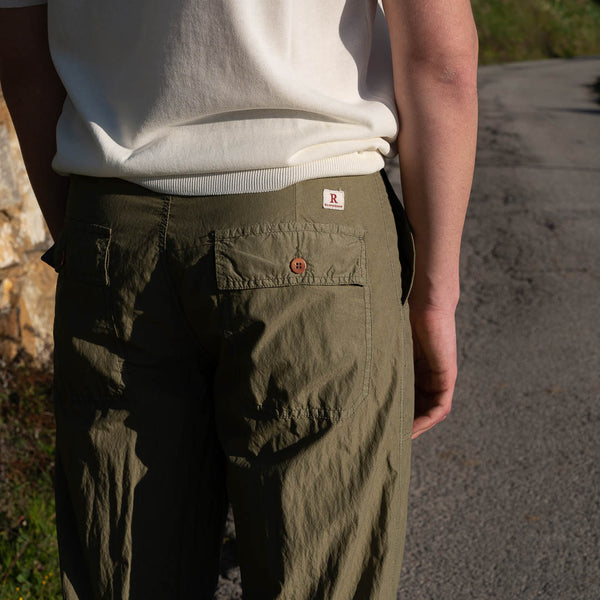 Pantaloni Stile Workwear: Versatilità tra Contesto Lavorativo e Eleganza Made in Italy